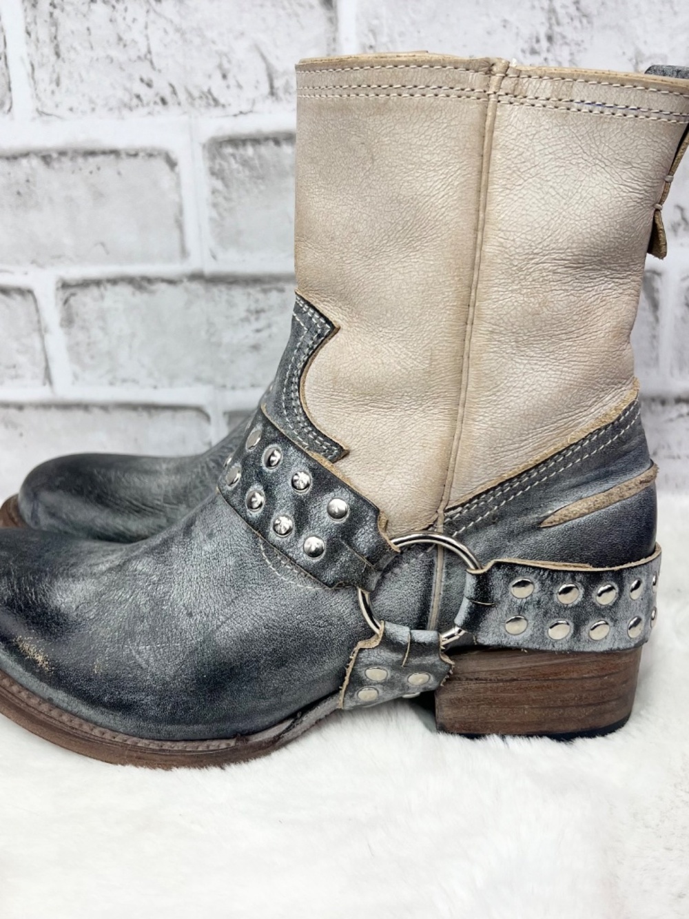 FREEBIRD • Ramone Studded Harness Leather Boots Silver Cream Size 8 - Picture 3 of 10
